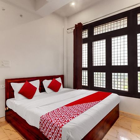 Hotel O Om Pushp Residency Матура Екстериор снимка