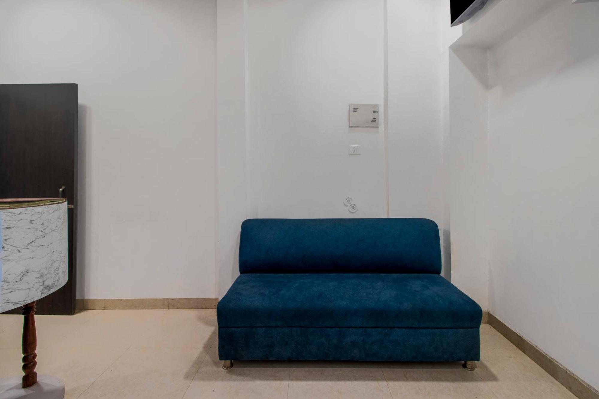 Hotel O Om Pushp Residency Матура Екстериор снимка