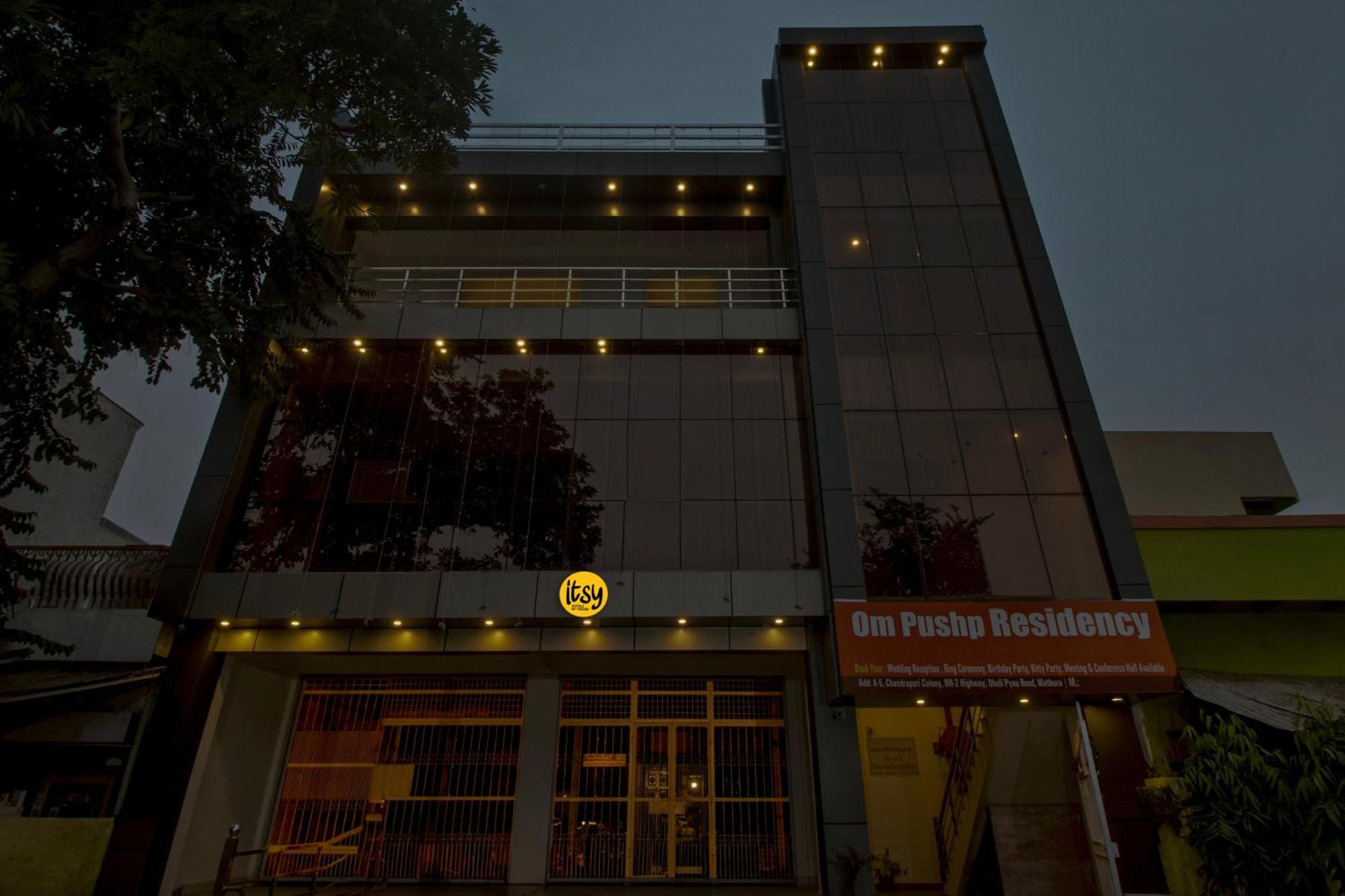 Hotel O Om Pushp Residency Матура Екстериор снимка