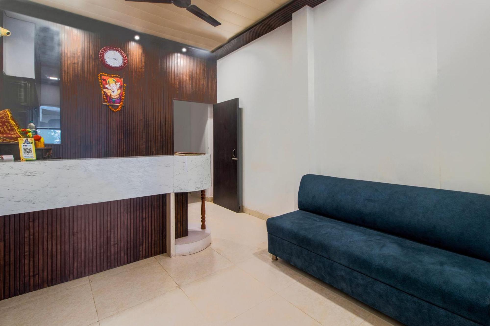 Hotel O Om Pushp Residency Матура Екстериор снимка