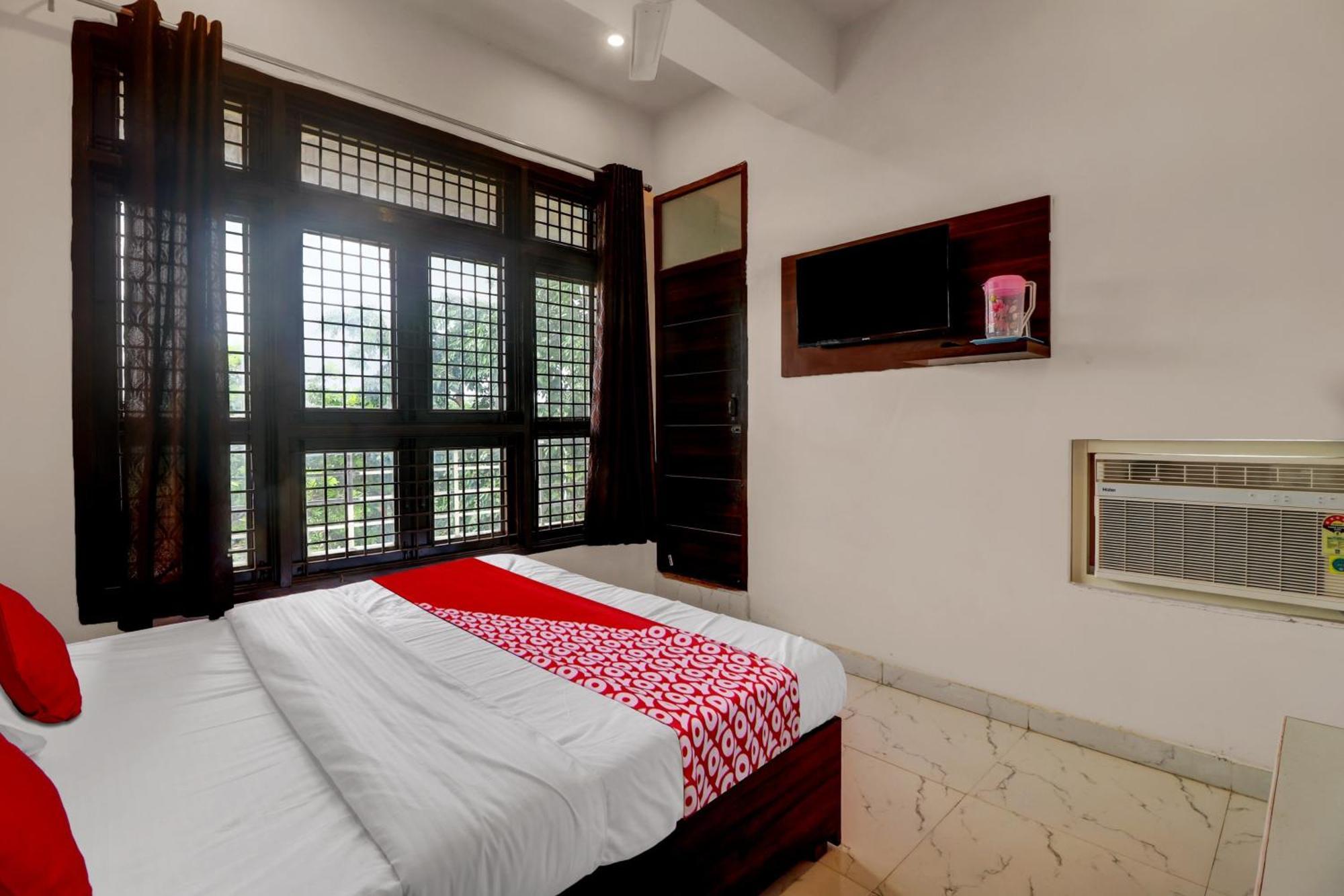 Hotel O Om Pushp Residency Матура Екстериор снимка