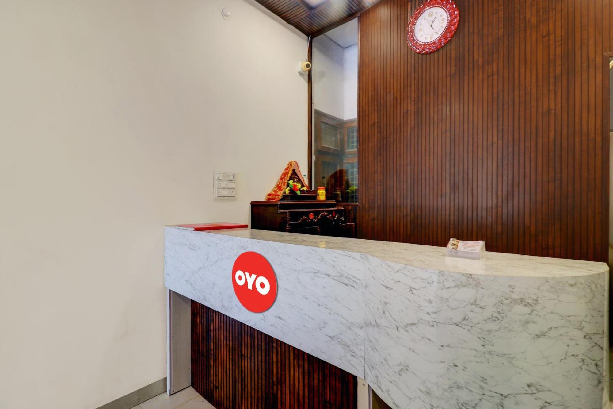 Hotel O Om Pushp Residency Матура Екстериор снимка