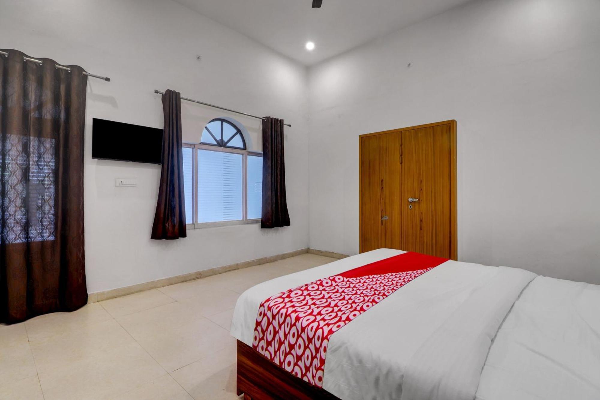 Hotel O Om Pushp Residency Матура Екстериор снимка