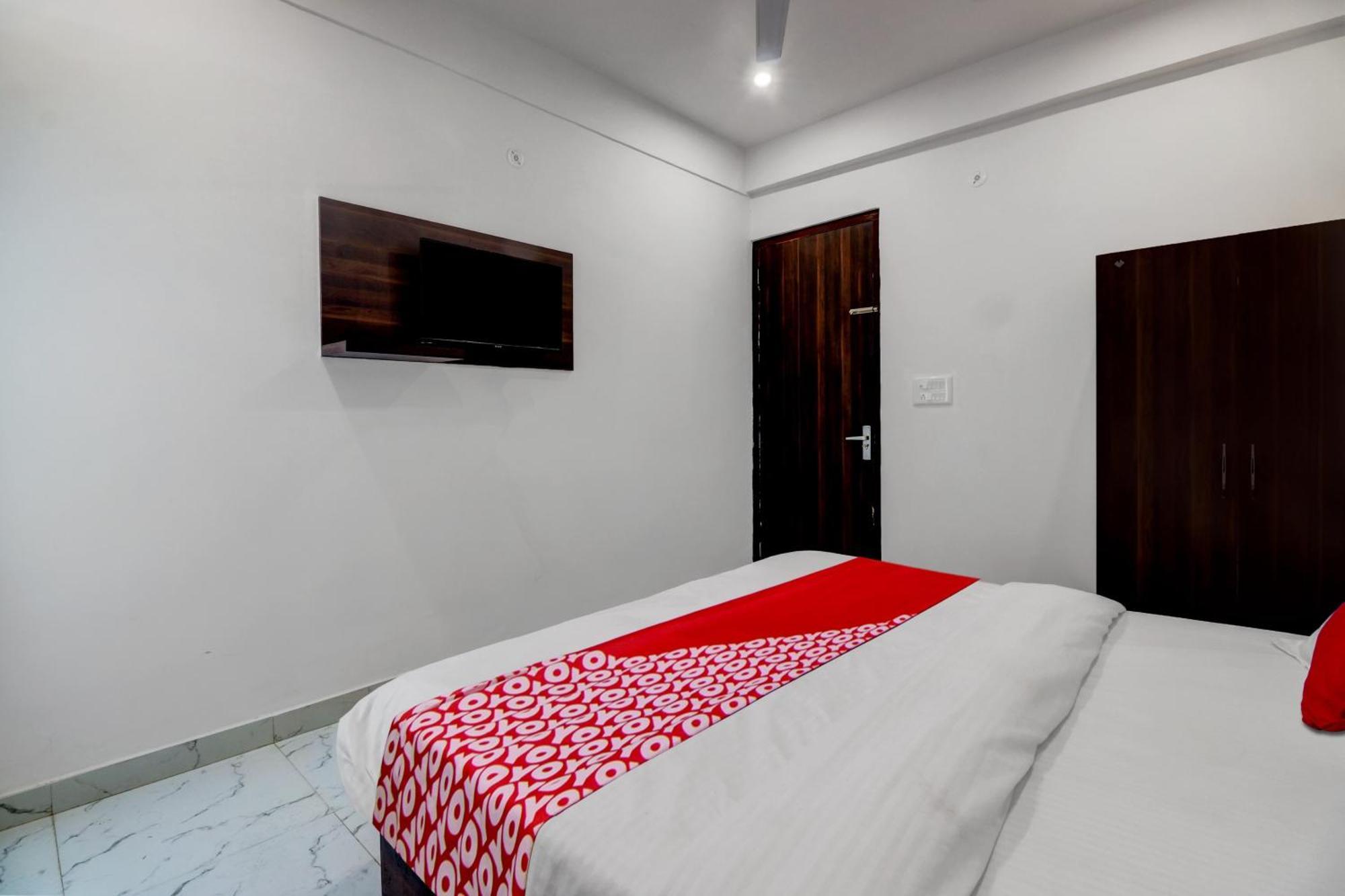 Hotel O Om Pushp Residency Матура Екстериор снимка