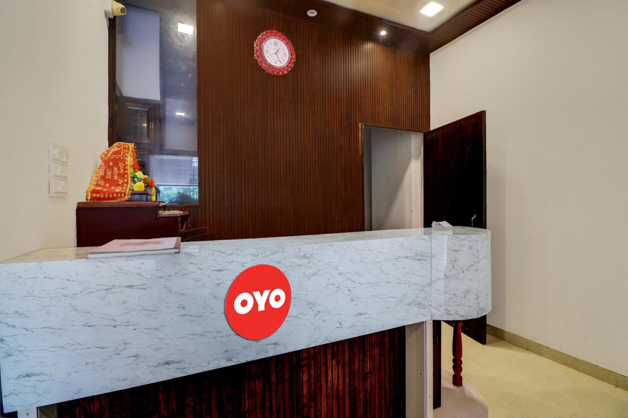 Hotel O Om Pushp Residency Матура Екстериор снимка