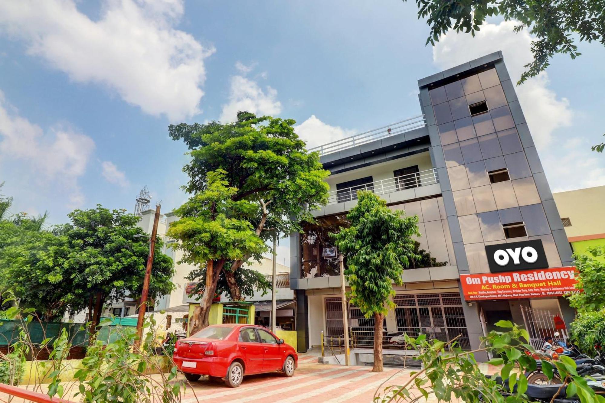 Hotel O Om Pushp Residency Матура Екстериор снимка